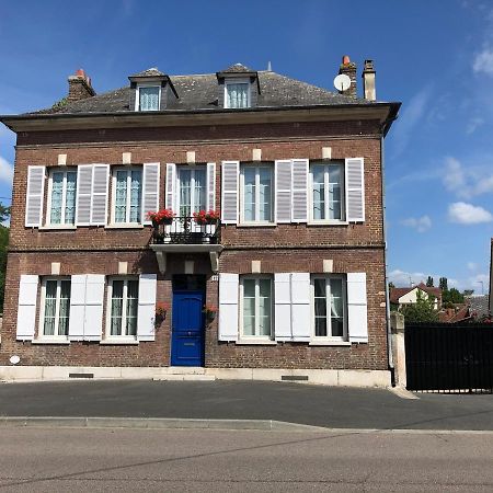 Maison Quatre Freres Bed & Breakfast ลูวิเยร์ ภายนอก รูปภาพ